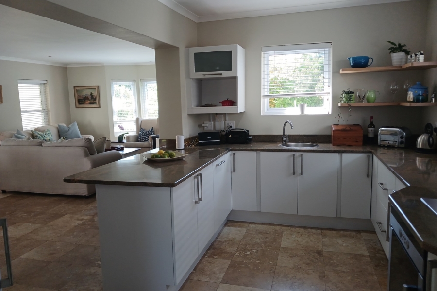 To Let 4 Bedroom Property for Rent in Thesen Islands Western Cape